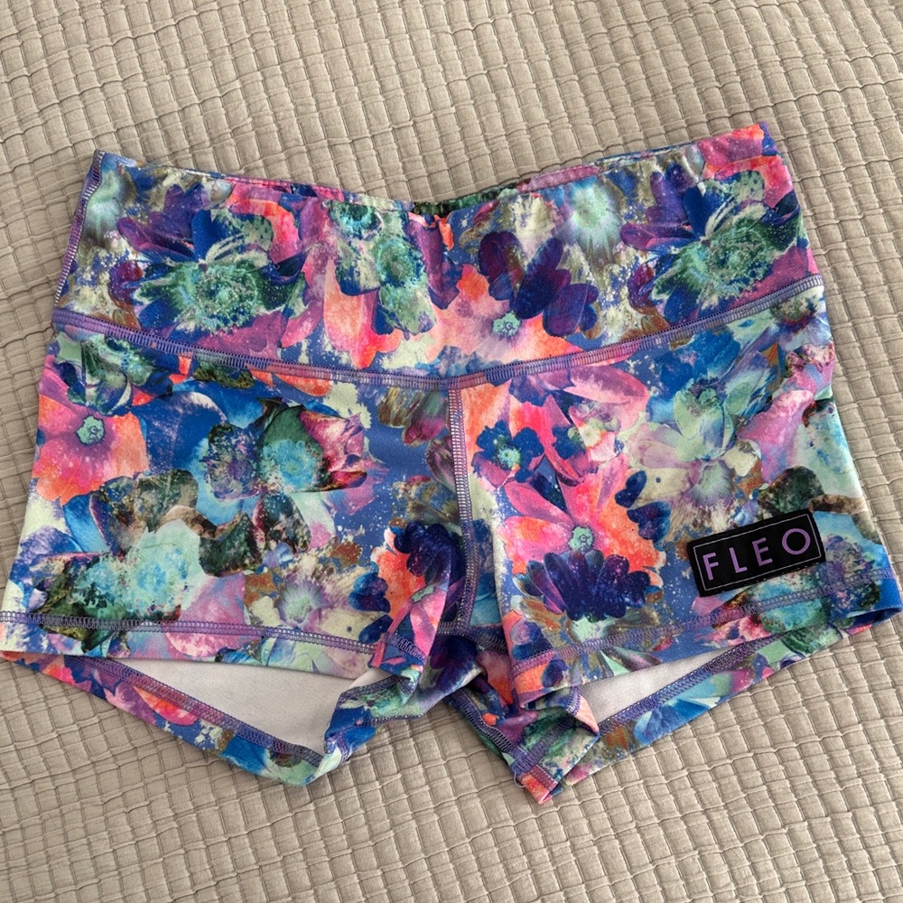 Fleo Women's Vibrant Floral Athletic Shorts - small